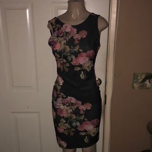 M) Floral Bodycon Dress!!